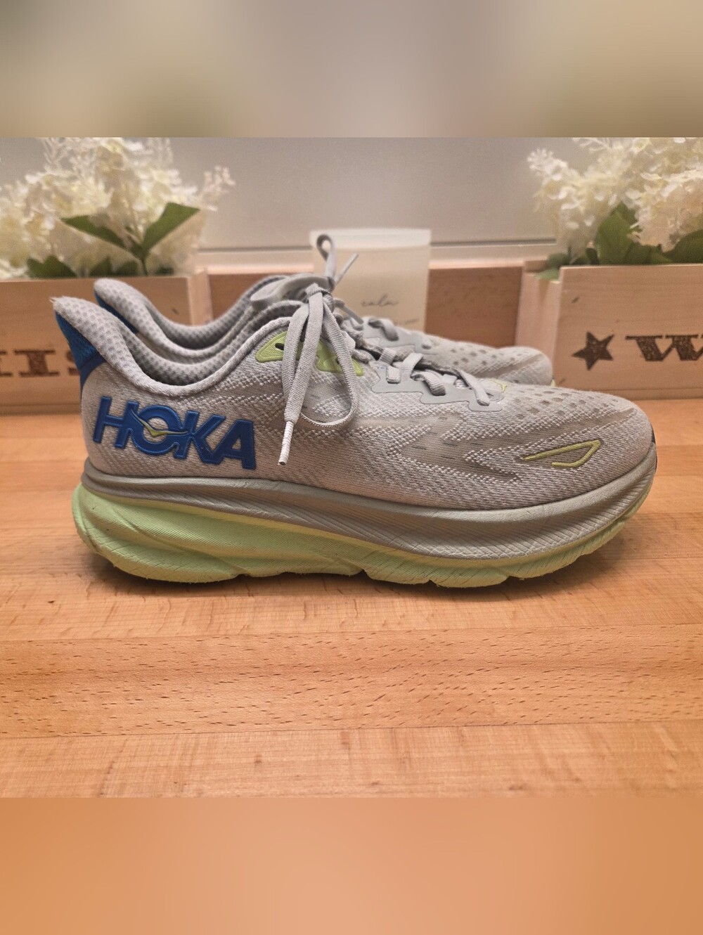 Hoka One One Men's Clifton 9 Running Shoes Stardust/Electric Cobalt Sz 7.5 D